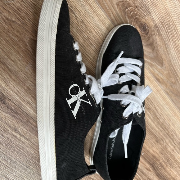 CALVIN KLEIN CK " MONNA" BLACK Signature Logo Canvas Sneakers Shoes 
SIZE:US 7.5 - Picture 3 of 3